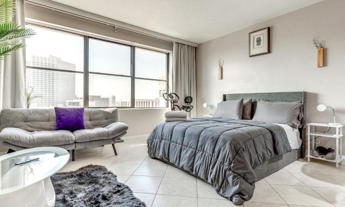 Downtown Jacksonville Apartamento | Downtown Studio with City Views in Jacksonville!
