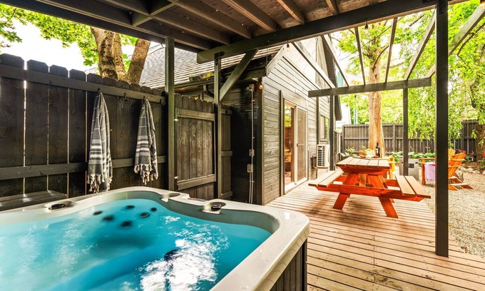 Sandpoint Casa | Downtown Stylish Townhome w/ Sauna & HotTub!