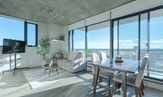 Connaught Apartamento | Downtown Sunny Highrise Corner Condo | Sleeps 7