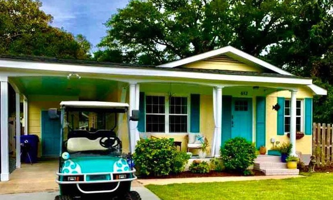 Southport Casa | Downtown- Sunshine Cottage and Golf Cart