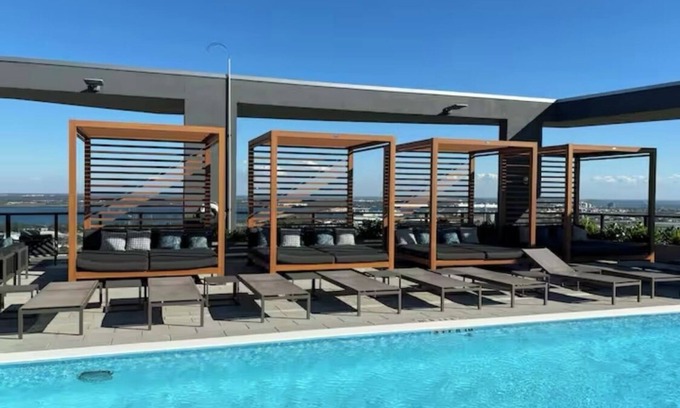 Channel District Apartamento | Downtown Tampa Penthouse: Views, Luxury & Fun!