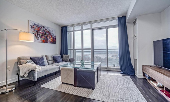 CityPlace Apartamento | Downtown Toronto beautiful condominiums in central location