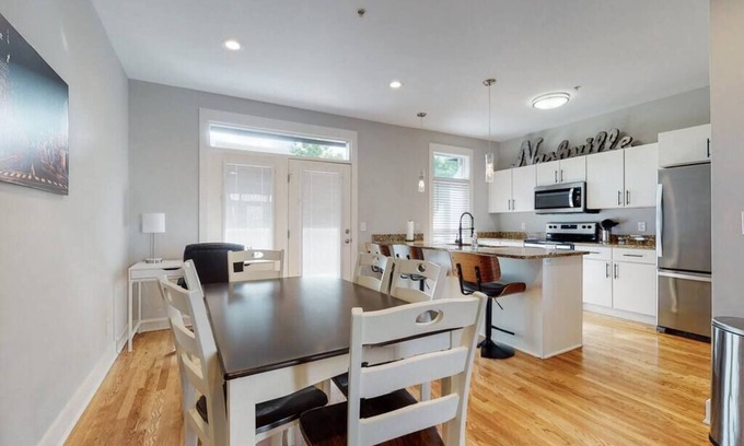 North Capitol Casa | Downtown Townhome w/Garage - Walk everywhere!