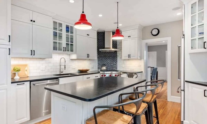 Newburyport Casa | Downtown Townhouse | Beautiful Kitchen | Parking
