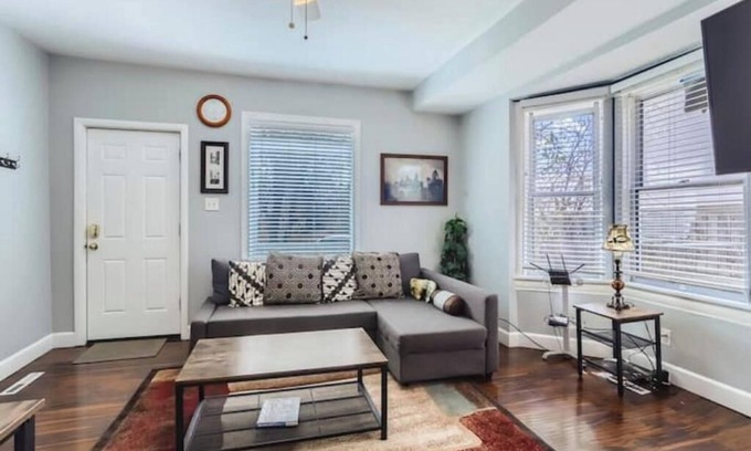 Lafayette Casa | Downtown Tranquility: 2BDR Escape in Lafayette