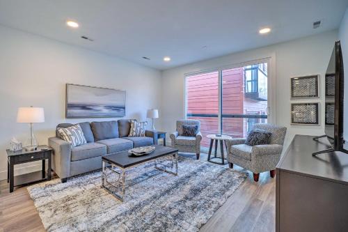 Traverse City Apartamento | Downtown Traverse City Condo Less Than half Mi to Beach!