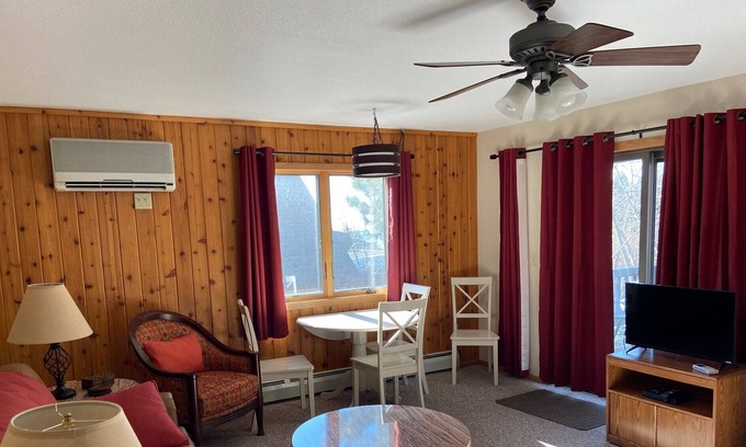 Grand Marais Condominio | Downtown Treehouse