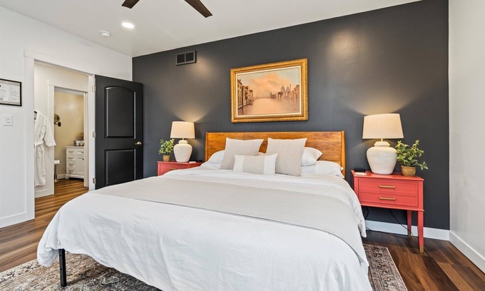 Troy Casa | Downtown “Troy House” Cozy Modern Renovated