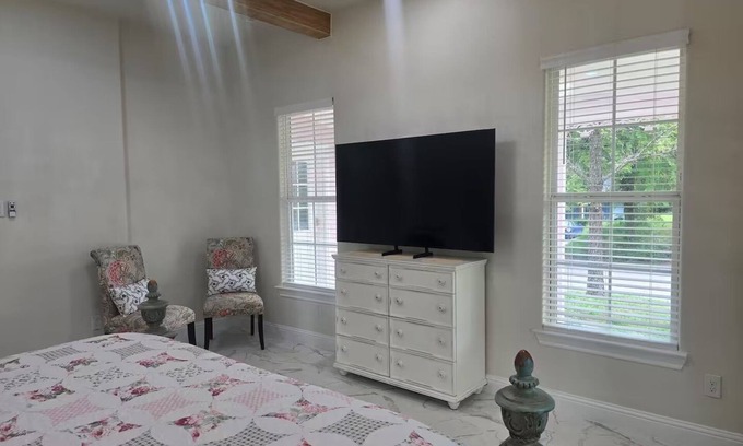 Denison Casa | Downtown Vintage Fairytale Home w/ Juliet Balcony