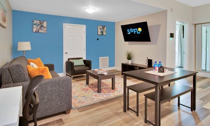 Poiciana Park II Cabaña | Downtown West Palm Beach Home - Pet Friendly by RedAwning