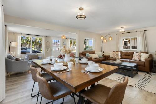 Windsor Casa | Downtown Windsor Home with Hot Tub and Pool Table