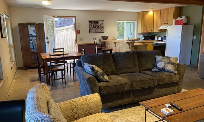 Hood River Apartamento | Centro con vista a la montaña / río, y patio cercado