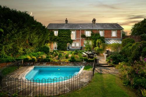 Blandford Saint Mary Casa | Downwood Vineyard Manor in Idyllic Countryside
