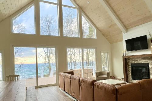 Arcadia Casa | Dozing Bear Den