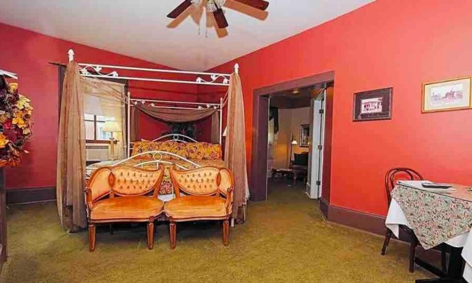 Ste Genevieve Apartamento | Dr. Hertich House is located in the heart of historic Ste. Genevieve, Missouri.