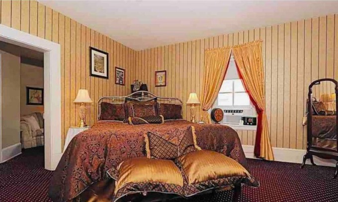 Ste Genevieve Apartamento | Dr. Hertich House was built in 1850 & is in the heart of historic Ste. Genevieve
