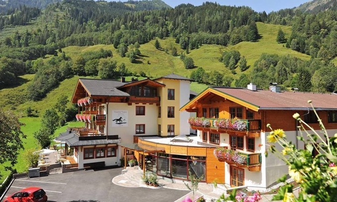 Fusch an der Grossglocknerstrasse Apartamento | Edificio principal de RD / 1 cama supletoria / BB - Ponyhof, Feriendorf-Hotel-Pension