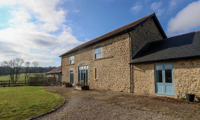 West Compton Cabaña | DRACKENORTH, pet friendly, character holiday cottage in Beaminster