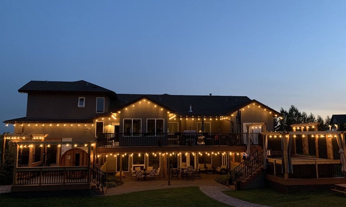 Sherwood Park Casa | Dragonfly Inn, Loft & Walkout Suites.