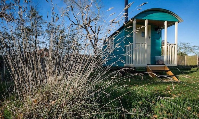 Beccles Alquiler De RV | Dragonfly- Luxury Shepherds Hut in Stunning Meadow