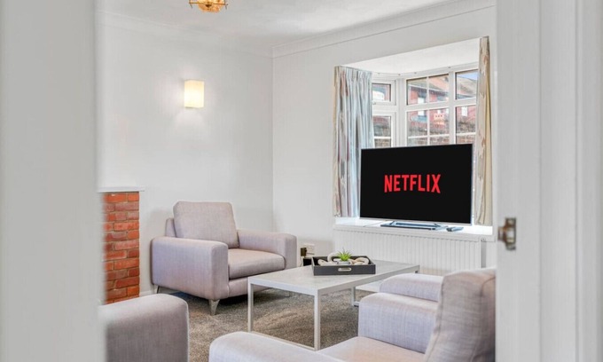 Wellingborough Casa | Dragonfly Nook perfect for families and business travelers
