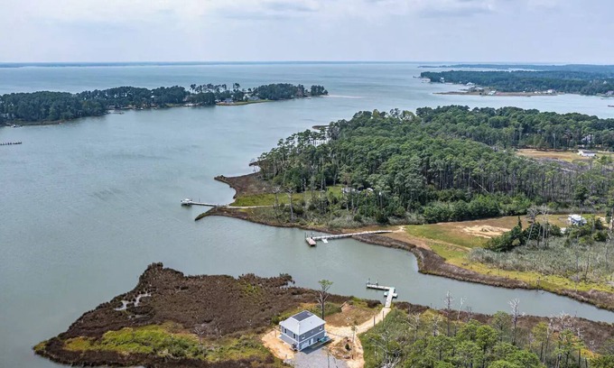 Windmill Point Casa | Dragonfly Point Crab Shack