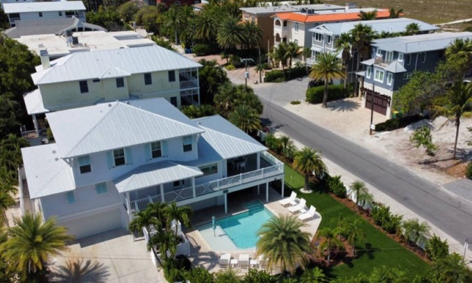Anna Maria Casa | DRAGONFLY: encanto sureño en la famosa costa norte de Anna Maria