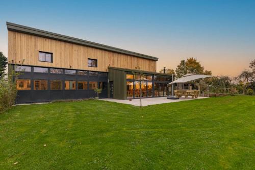 Malvern Casa | Dragons Barn with Hot Tub