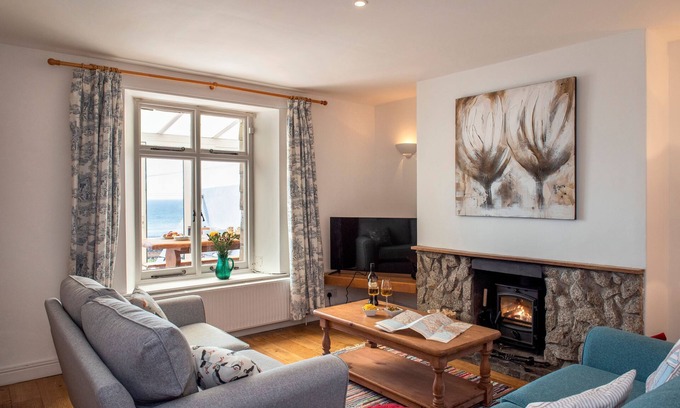 Portwrinkle Cabaña | Drake- A Coastal Cottage with Hot Tub & Stunning Views