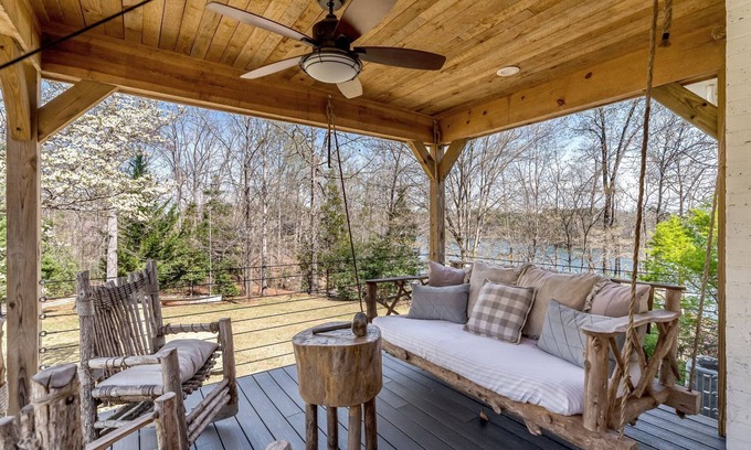 Seneca Casa | Drake Landing at Lake Keowee