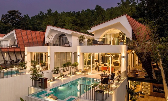 Siolim Villa | Dream - 4 BHK Villa w/ Infinity Pool & Bathtub