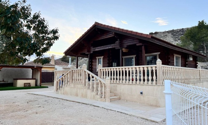 Fortuna Cabina | CABAÑA DE ENSUEÑO CON JACUZZI EXTERIOR PRIVADO Y BARBACOA.