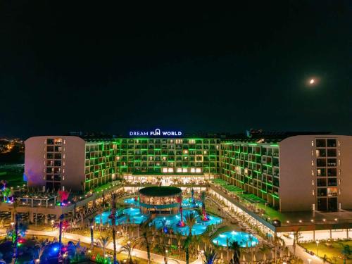 Side Hotel | Dream Fun World