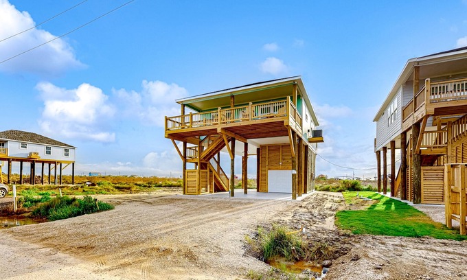 Gilchrist Casa | Dream | Gulf Views | Furnished Deck | Sleeps 7