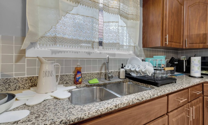 Niagara Falls Casa | Dream House 3-bedroom house with AC and WiFi Near Niagara Falls