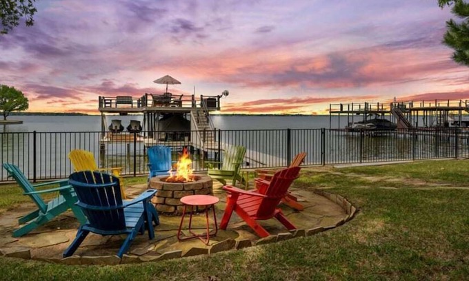 Enchanted Oaks Casa | Dream Lakeside Oasis at Hickory Tree, #1 Sunsets