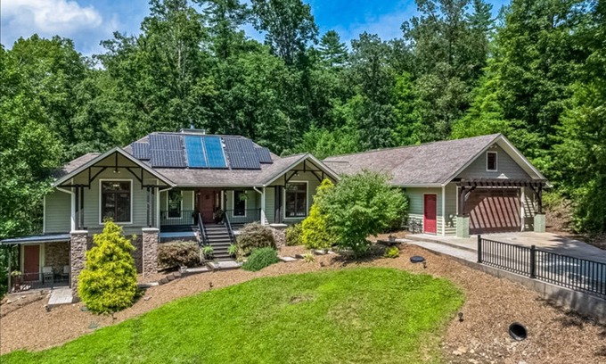 Asheville Casa | Dream Retreat with Private Pool, Full Outdoor Kitchen, Wifi and EV Charger