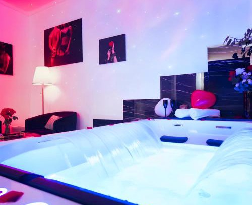 Forbach Apartamento | Dream Room avec Jacuzzi, Sauna, Table de massage et Lit à eau
