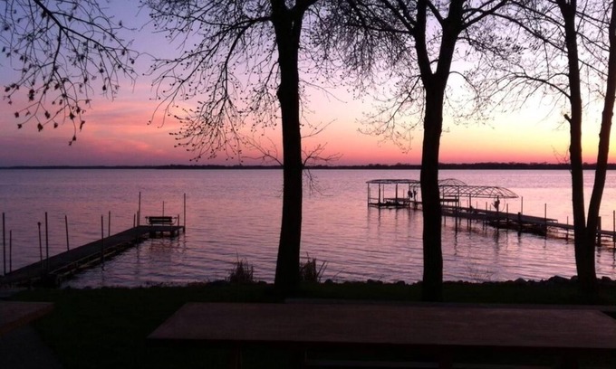 Osakis Casa | Dream sunsets from this two bedroom lakeside cabin