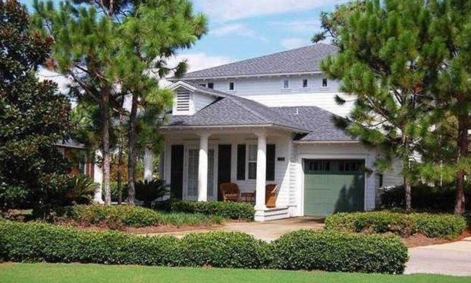 Laurel Grove Casa | Dream vacation home with 6-seater golf cart; screen porch; upstairs balcony