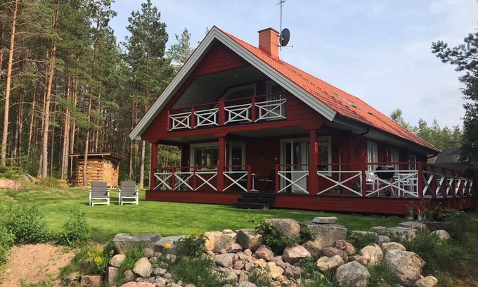 Nybro Casa | Vacaciones de ensueño en el lago con sauna, chimenea, barco, WiFi, 3 dormitorios, cochera