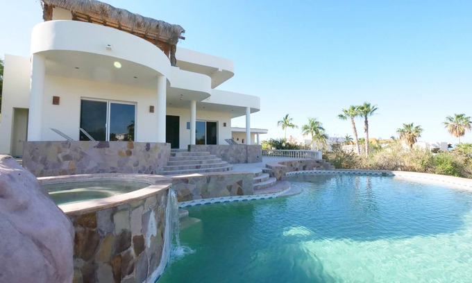 Cabo Bello Villa | DREAM VILLA WITH ARCH AND OCEAN VIEW: PICKLEBALL & Mini-Golf