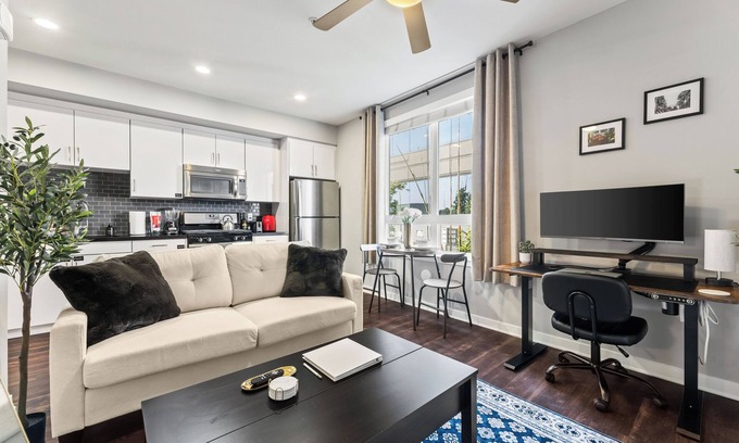 Westchester Apartamento | Dream Work Haven → Full Gym → Indoor + Outdoor Spaces → Safe and Walkable Area