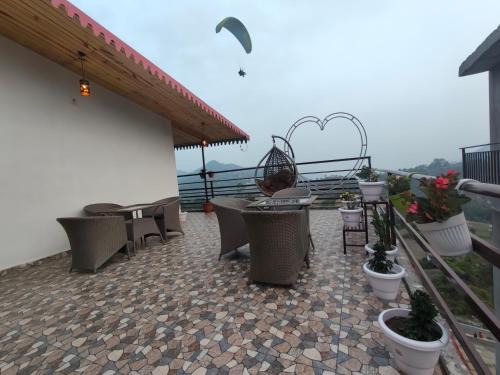 Bhimtal Hotel | Dreamcatcher by lake & woods