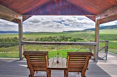 Shining Mountains Apartamento | Dreamswest Ennis Studio with Deck and Stunning Views