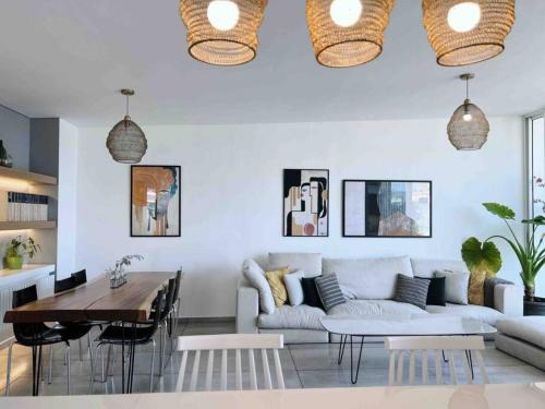 Mar Mikhael Apartamento | Dreamy 3BR Penthouse w a Super Terrace