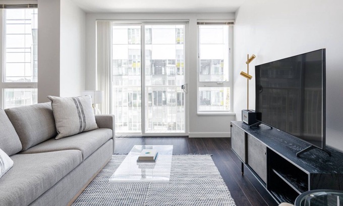 Wilburton Apartamento | Dreamy Bellevue 1BR w/ BBQ, Gym, W/D, near Spring District, by Blueground