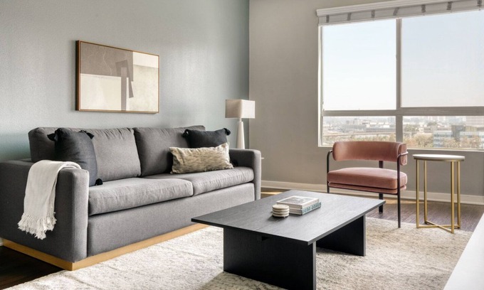 Chinatown Apartamento | Dreamy Downtown 1BR w/ Gym, Pool & Spa, near 7th St Metro, by Blueground