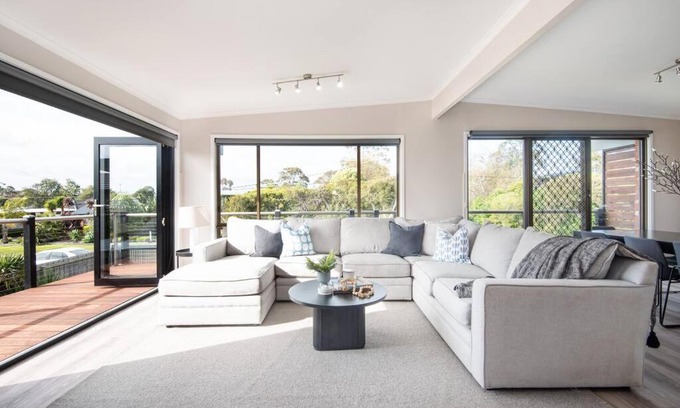 Dromana Casa | Dreamy Dromana Family Getaway – with Jacuzzi