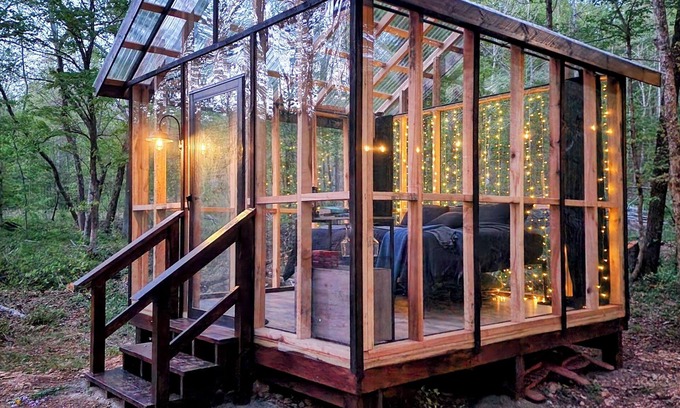 Waverly Cabina | Dreamy Glass Glamping Cabin on Tree Farm Close to Town but Secluded and Private